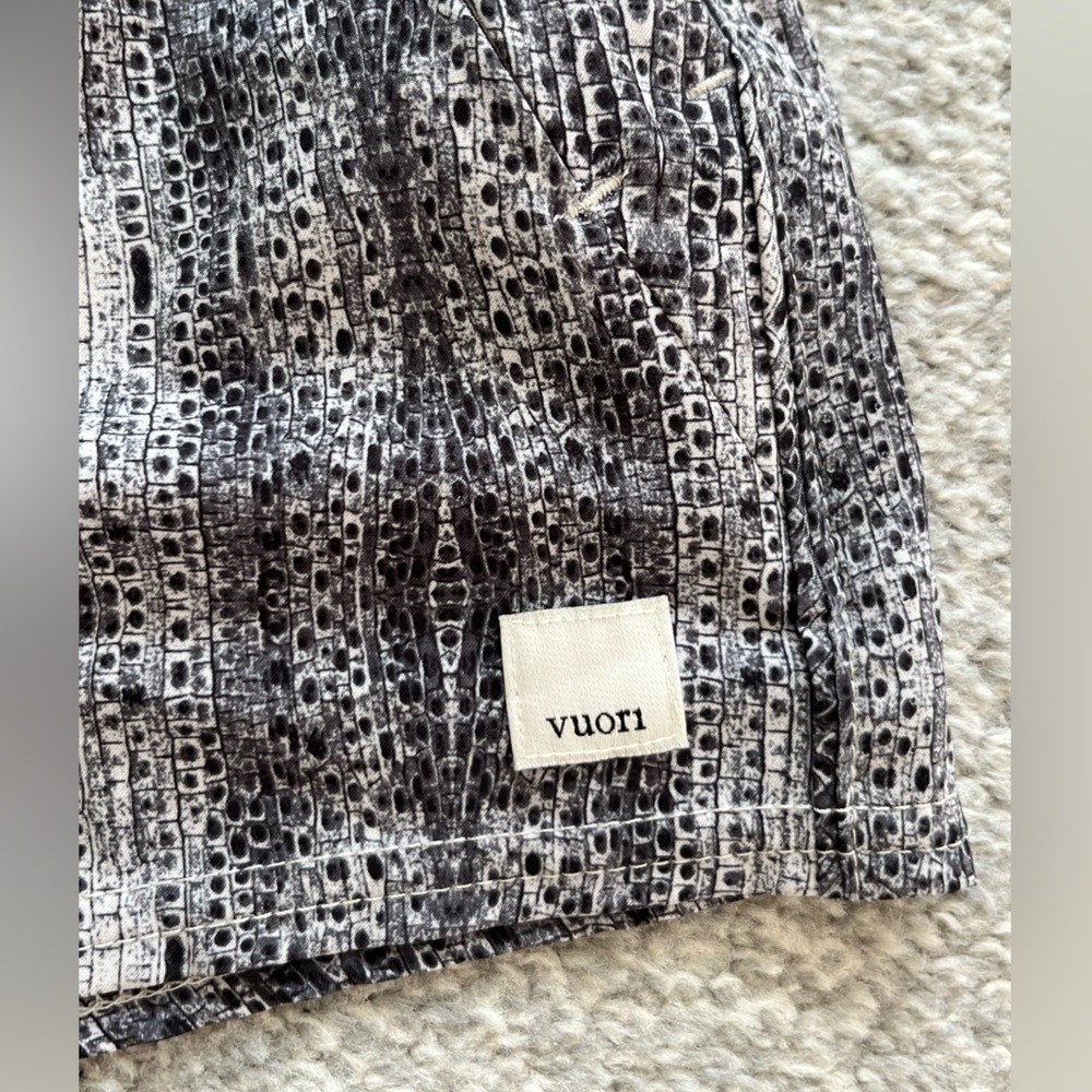 Like New Vuori Dash Womans Shorts Size XS in Black and White Snakeprint - Picture 4 of 6